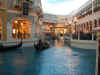 Venetian_gondola.jpg (198044 bytes)