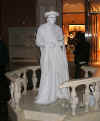 Venetian_statue.jpg (121319 bytes)